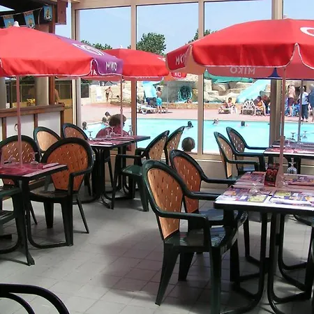 Bonnes Sur Le La Prairie Camping *