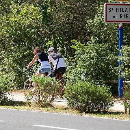 Bonnes Sur Le La Prairie Camping