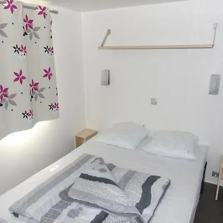 Bonnes Sur Le La Prairie Camping